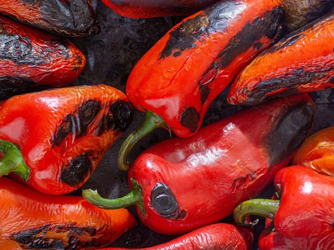 Trik naših baka da da najbrže oljuštite pečene paprike za ajvar