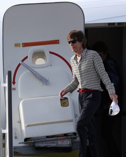 Mick Jagger na lotnisku w Hawanie