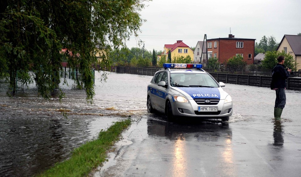 TRZEŚŃ POWÓDŹ ZNISZCZENIA