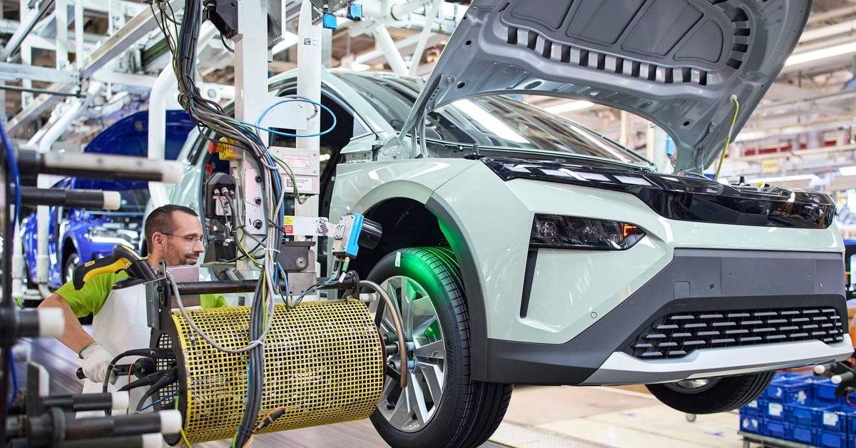 Sprzedaż aut w Europie leci w dół. Co się dzieje w branży?