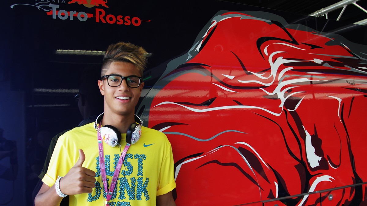 Zagraniczne media podają, że 15-latek, Hachim Mastour, oficjalnie dołączył do seniorskiej drużyny AC Milan. We wtorek 13 maja 2014 roku poinformował o tym Adriano Gallani.