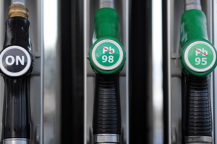 Ceny paliw spadają. Ile zapłacisz za tankowanie auta?