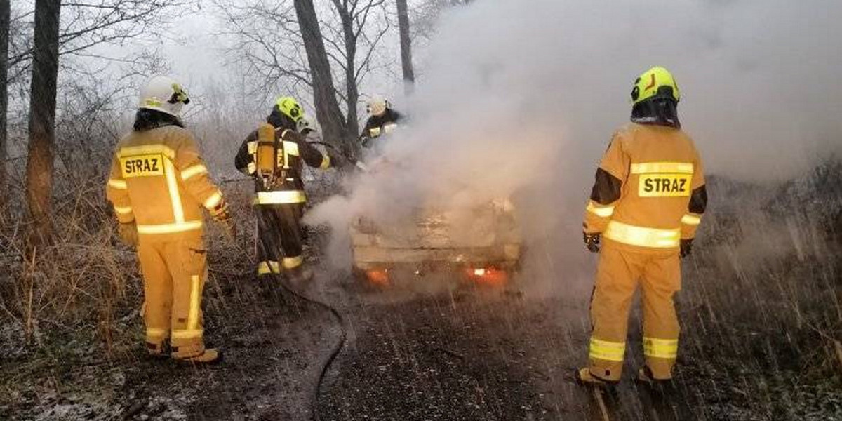 Spalone auto, a w nim zwłoki. Makabra pod Siedlcami