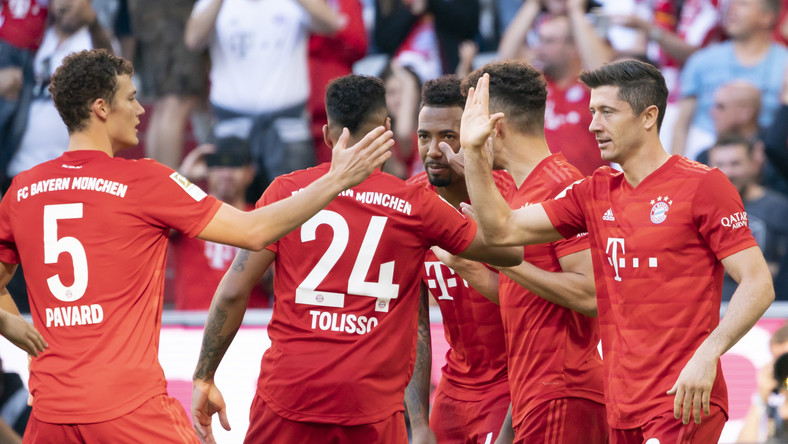 Dwie bramki Roberta Lewandowskiego ustawiły przebieg spotkania Bayernu Monachium z 1. FC Koeln, które zakończyło się wynikiem 4:0. Polskiemu snajperowi brakuje już tylko jednego gola do czwartego miejsca w klasyfikacji strzelców Bundesligi wszech czasów.