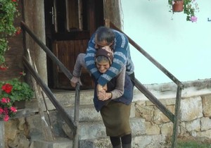 Olga Bošković nosi svog sina Predraga