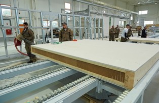 Te domy można wybudować w tydzień. Zobacz zdjęcia z nowej polskiej fabryki