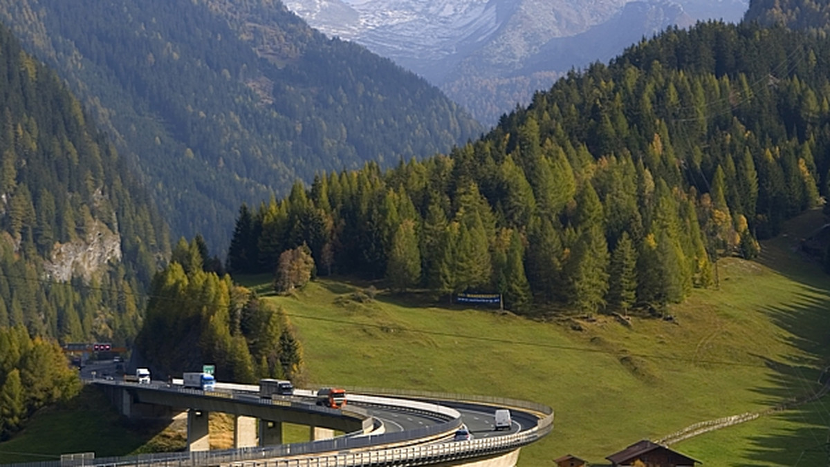 Z powodu prac remontowych linia kolejowa, prowadząca od północy na przełęcz Brenner na granicy Austrii i Włoch, będzie nieczynna od 6 sierpnia do 10 września - poinformowały we wtorek austriackie koleje państwowe OeBB.