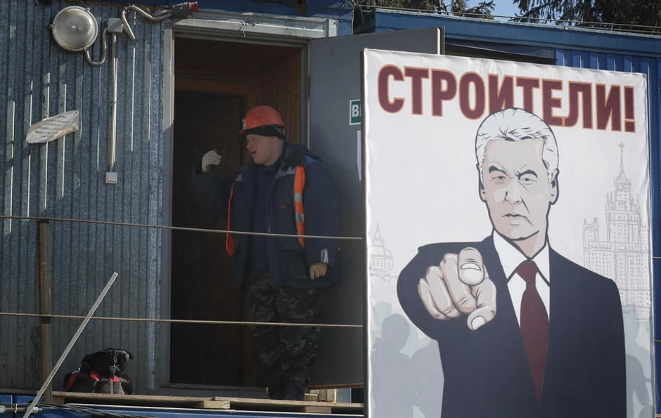 Sergej Sobjanin se može videti nacrtan na posterima širom Moskve