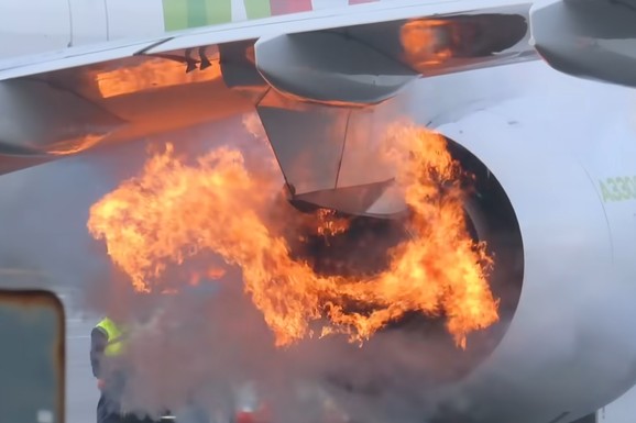 (VIDEO) AVION U PLAMENU, KULJA DIM! Dramatične scene na aerodromu: Vatra buknula iz motora Erbasa tokom startovanja