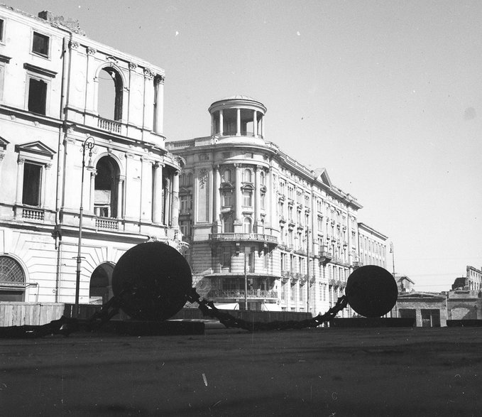 Hotele Europejski i Bristol, rok 1949. Źródło: NAC