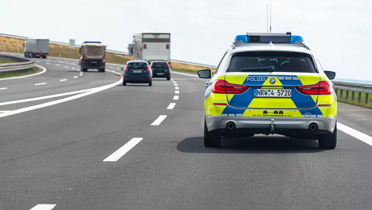 Niemiecka policja. Patrol na autostradzie