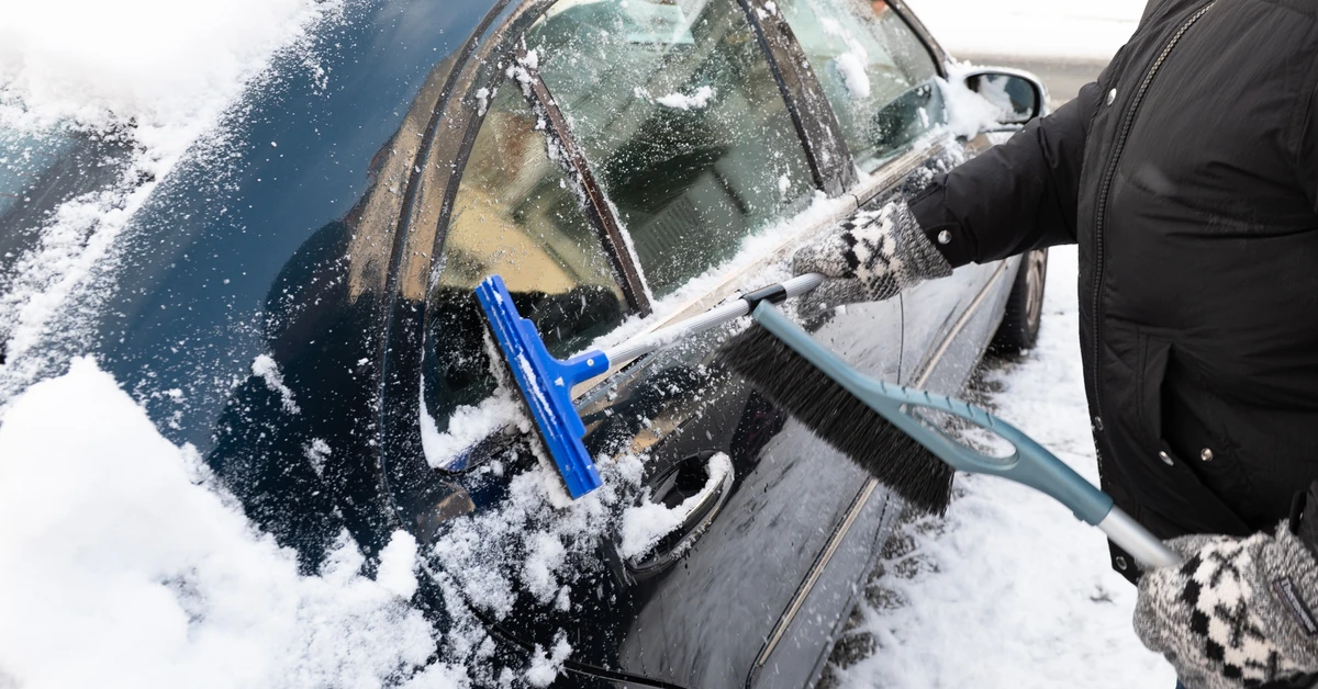 „Wizjer czołgisty”, jazda „na bałwana”, zapaćkane "blachy": sprawdź, o czym musisz pamiętać przed jazdą by nie dostać mandatu