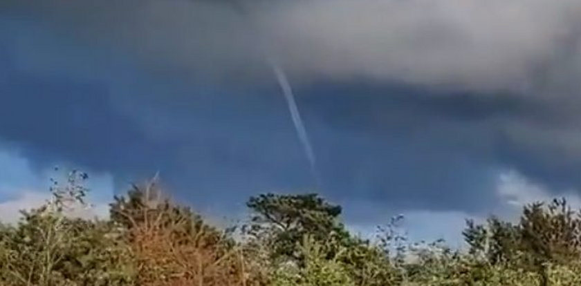 Trąby powietrzne w rejonie Półwyspu Helskiego! Niezwykłe zjawisko nad Bałtykiem. ZDJĘCIA I WIDEO