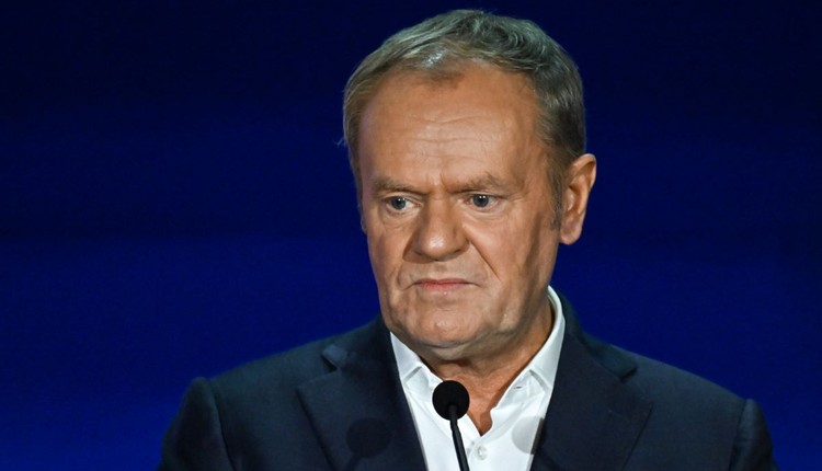 Tusk ostro komentuje incydent przed biurem PO. Wspomniał o Bąkiewiczu