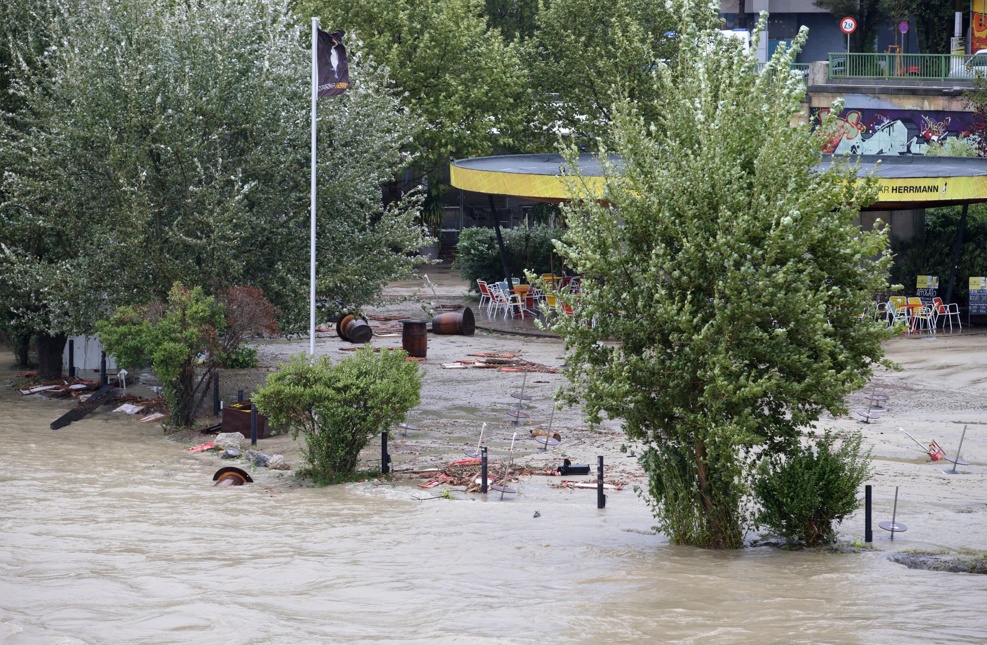 Vybrežený Dunajský kanál (Donaukanal), bočné rameno Dunaja, ktoré zaplavilo centrum Viedne.