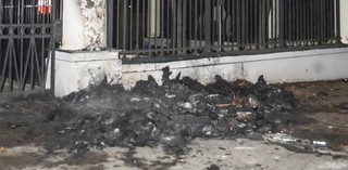 Kto zapłaci za zniszczenia w rosyjskiej ambasadzie? Dokumenty krążą pomiędzy MSZ a stołecznym ratuszem