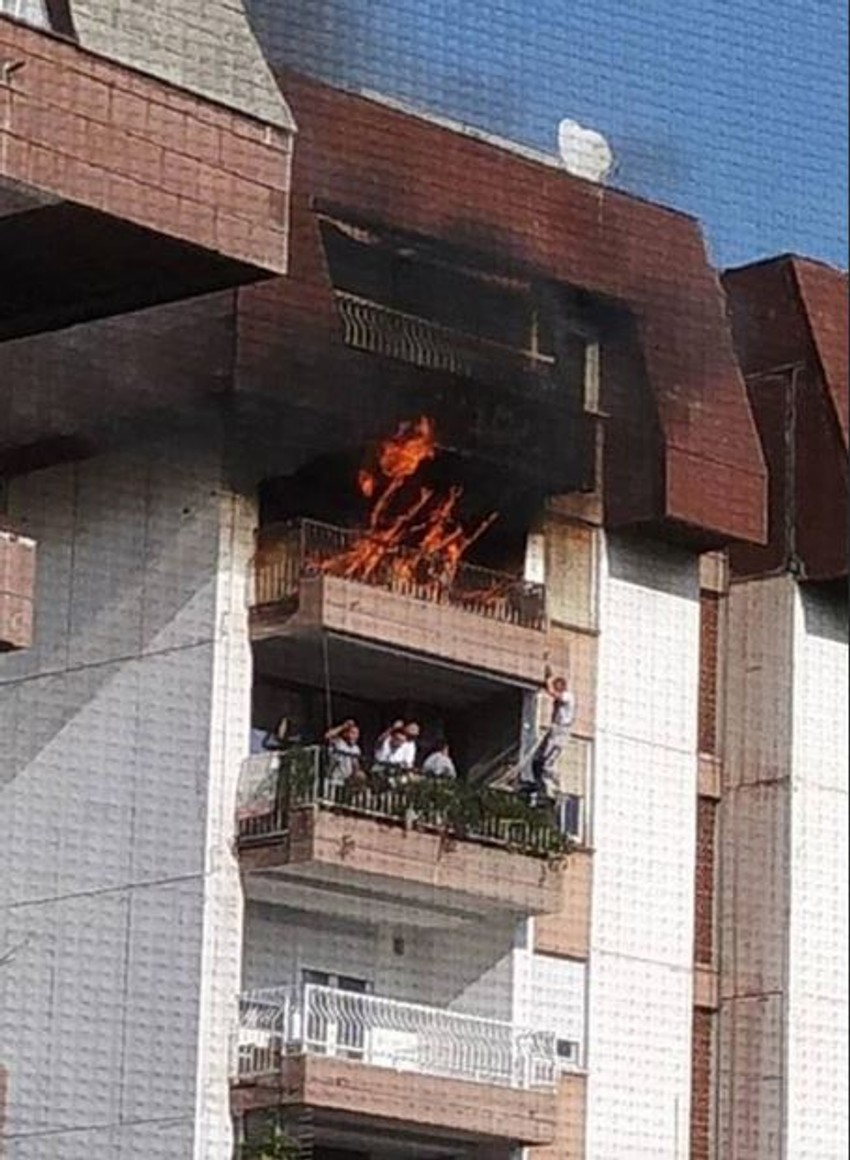 Heroji spasili tinejdžerku preko terase na 10. spratu!