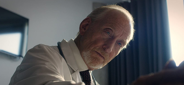 Charles Dance: Czas to cholerny gnojek! I nie chodzi tylko o to, co robi z naszymi ciałami [WYWIAD]