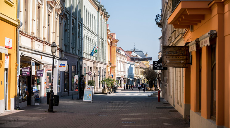 A képen látható utcában történt a szerencsétlenség /Fotó: MTI/Sóki Tamás