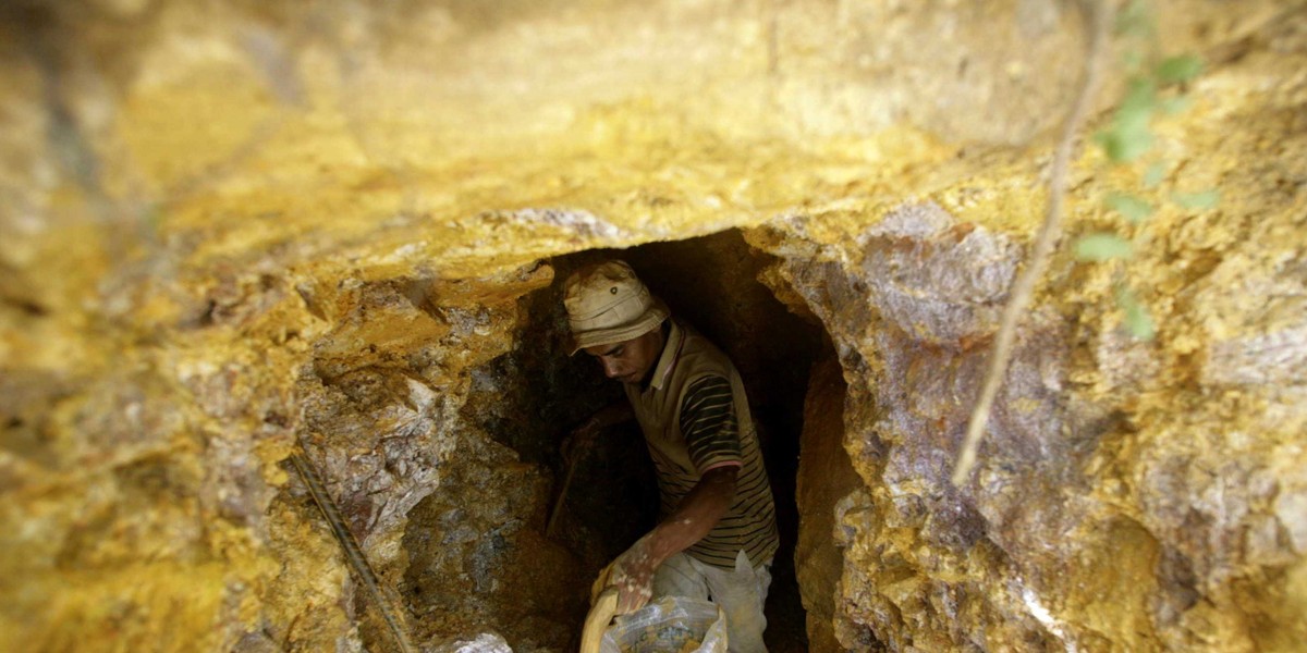 A man mines for gold at Pidie district, Indonesia's Aceh province November 3, 2009. The villagers can collect up to 1.5 to 2 grams of gold and earn up to 275,000 rupiah ($28) a day.