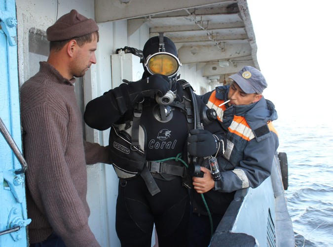 Nurek podczas akcji ratunkowej na Wołdze