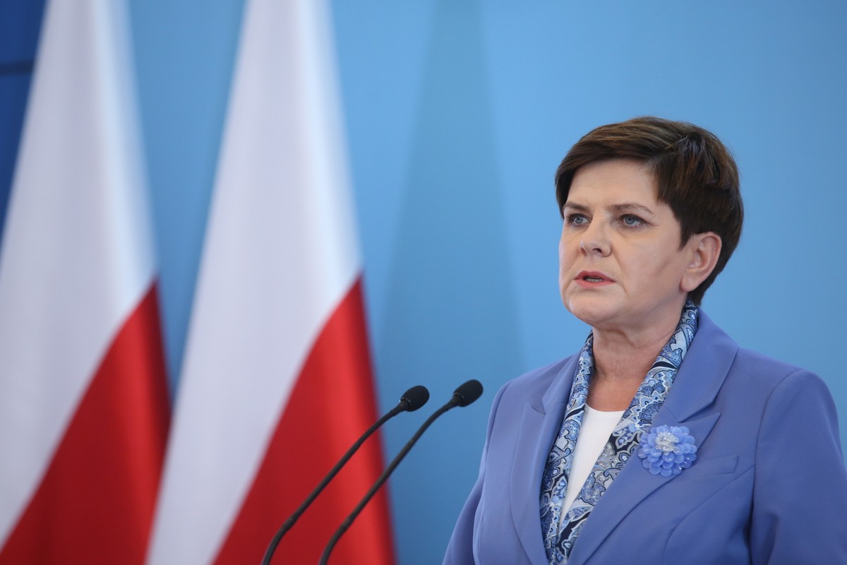 "Komisja będzie działała tak długo, aż zostanie wypełniona jej misja, która sobie określiła, czyli wyjaśnione przyczyny i to, co się wydarzyło w Smoleńsku 10 kwietnia".