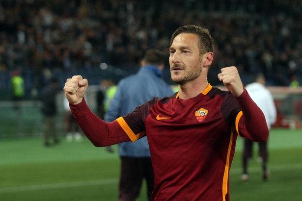 Liga włoska: Totti podpisał nowy kontrakt i zagra 25. sezon w barwach AS Roma