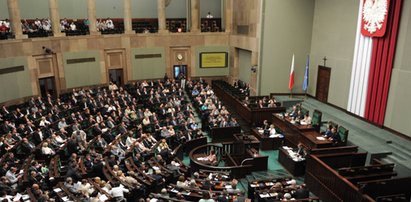 Posłowie chcą więcej pieniędzy na paliwo