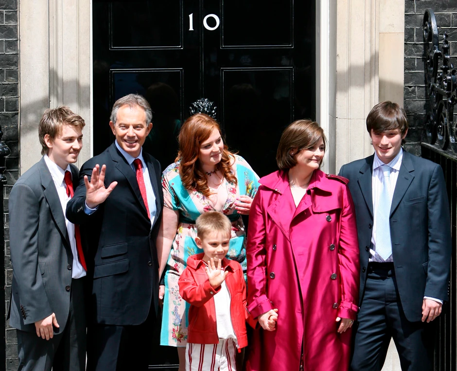 Za razliku od Džonsona, Toni Bler se uvek slikao sa decom 