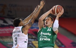 Emocje w meczu na szczycie. Legia pokonana po dwóch dogrywkach