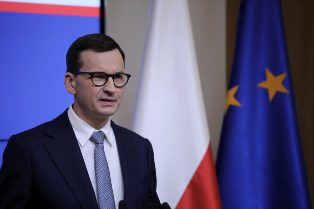 Premier Mateusz Morawiecki podczas konferencji prasowej w siedzibie Stałego Przedstawicielstwa RP przy Unii Europejskiej w Brukseli