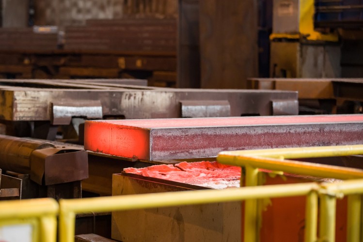 Specjalistka ochrony środowiska Jolanta Zawitkowska podkreśliła, że trzymiesięczne zawieszenie działalności pieca nie znalazło odzwierciedlenia w wynikach pomiarów pyłu zawieszonego (PM10) na stacjach monitoringowych Wojewódzkiego Inspektoratu Ochrony Środowiska (WIOŚ).<br><br>fot. (ukit/cat) PAP/Stanisław Rozpędzik