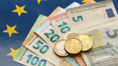 kurs walut. ile trzeba płacić za dolara i euro?