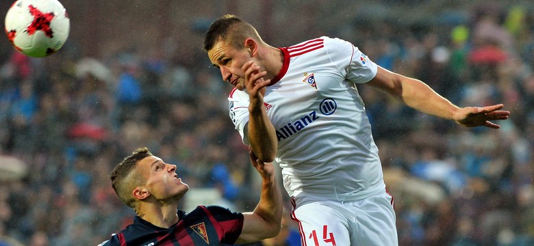 Ekstraklasa: Wieteska i Kądzior wyręczyli Angulo. Górnik liderem tabeli