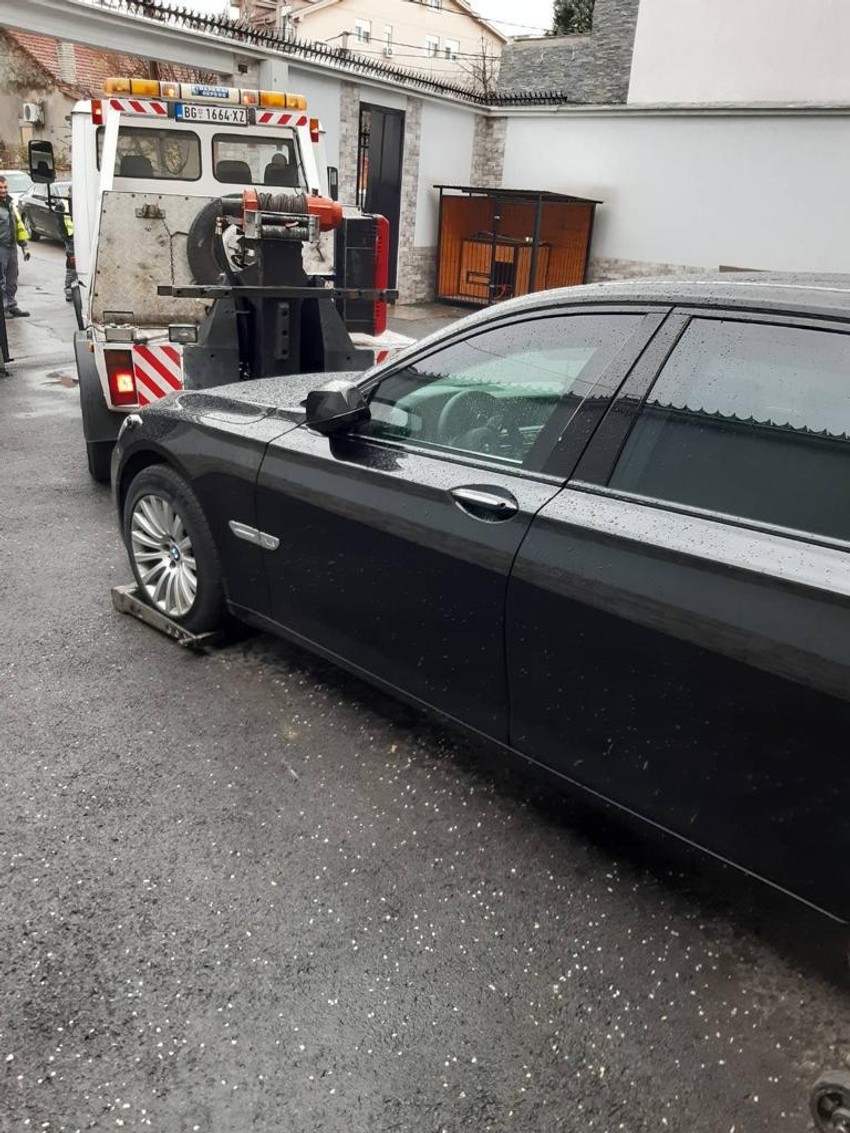 Blindirani automobil pronađen u Miljkovićevom dvorištu