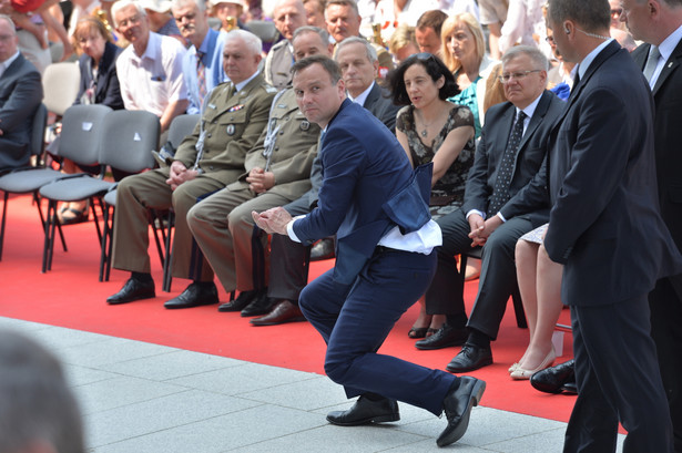 Incydent podczas mszy. Andrzej Duda reaguje