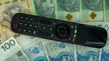 nowy rok, nowy cennik. stawki abonamentu rtv 2026 wzrosną. zmienią się też zasady zwolnień z opłaty