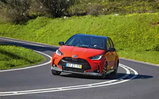 Nowa Toyota Yaris - koniec z nudnymi samochodami