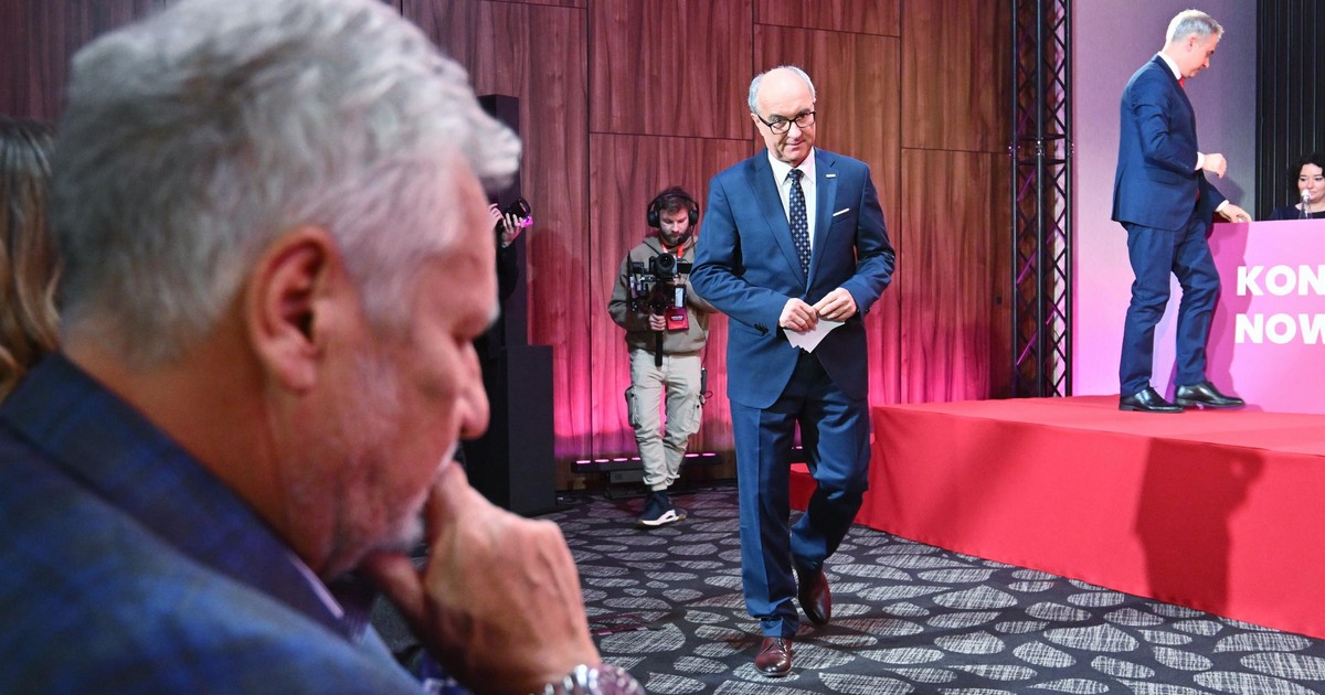 Tak Kwaśniewski zachował się po wyborze Czarzastego na szefa Lewicy. Wszystko widać na zdjęciach