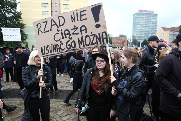 O skierowaniu zapytania dotyczącego organizatorów „czarnego protestu” w stolicy poinformowała PAP we wtorek rzecznik prasowa Prokuratury Okręgowej w Gdańsku Tatiana Paszkiewicz.
