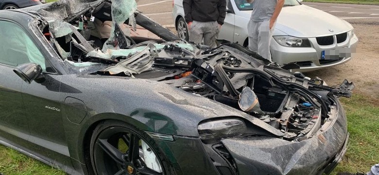Porsche Taycan rozbity pod Sztabinem. Kierowca: Jestem sprawcą i poszkodowanym