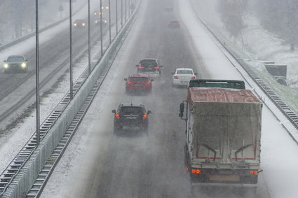 Na święta z prezentami jedzie smog. Grudzień to rekord transportowych zanieczyszczeń