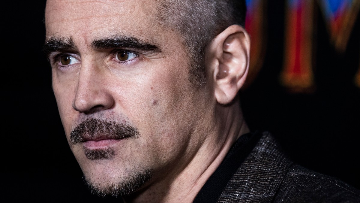 Colin Farrell w rozmowie z Ellen DeGeneres opowiedział o byciu ojcu i swoim kontakcie z synami. Okazało się, że gdy spędził z nimi 11 miesięcy, ci mieli go dość. - Fantastyczni chłopcy - stwierdził. Poruszył również temat wchodzącego wkrótce na ekrany kin nowego filmu Tima Bartona, "Dumbo", w którym zagrał.