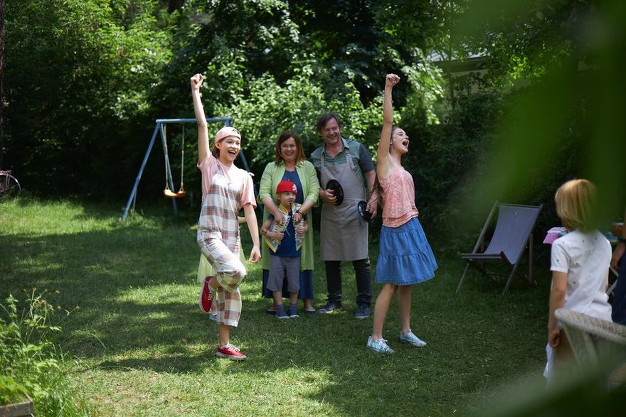 Edyta Jungowska, Ireneusz Czop, Martyna Woźniak w filmie "Detektyw Bruno" (2022)