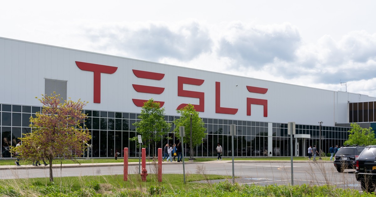 2 tys. pracowników z Polski walczy o swoje prawa w niemieckim zakładzie Tesli