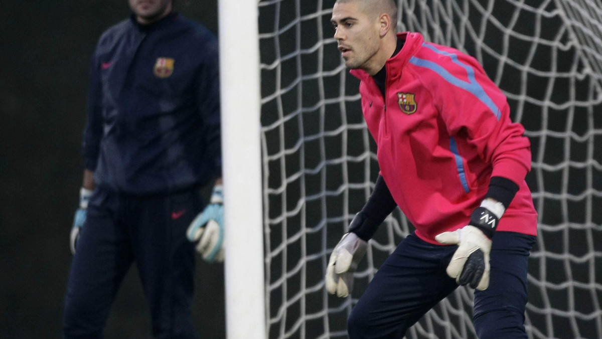 Victor Valdes być może nie zagra w niedzielnym spotkaniu przeciwko Athletikowi Bilbao. Bramkarz Barcelony skarży się na problemy z kolanem.