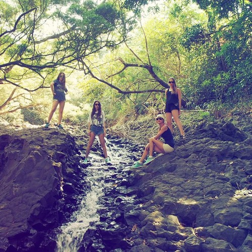 Taylor Swift odpoczywa na Hawajach z siostrami Haim