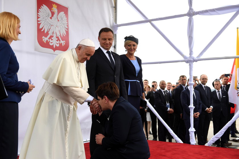 Ekspert: Było kilka niedociągnięć przy powitaniu papieża