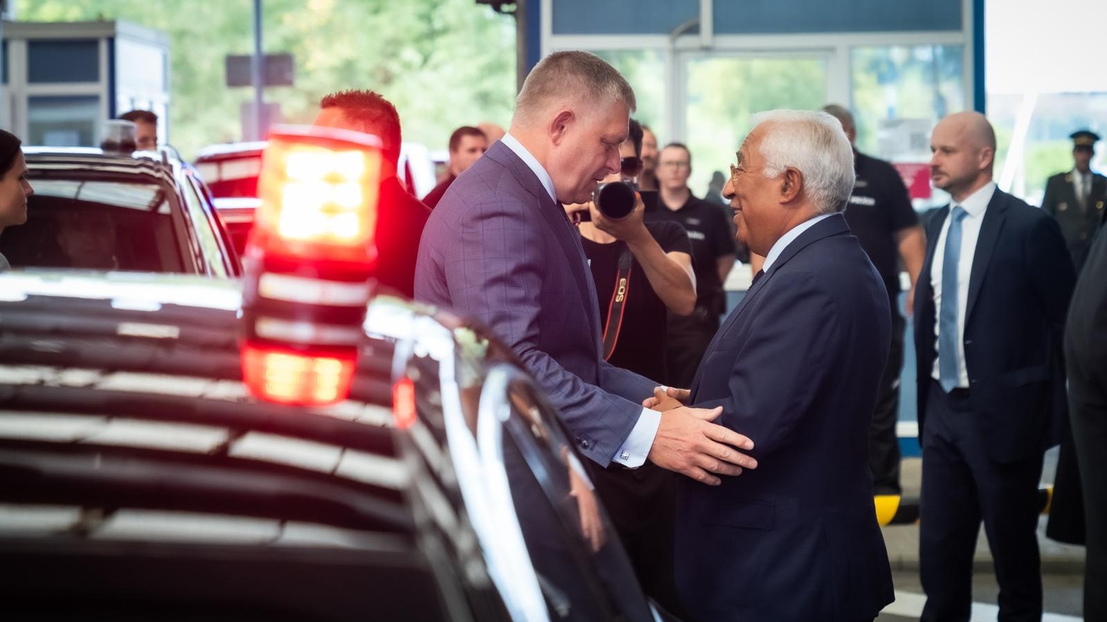 Predseda vlády Robert Fico počas stretnutia s predsedom ER Antóniom Costom.