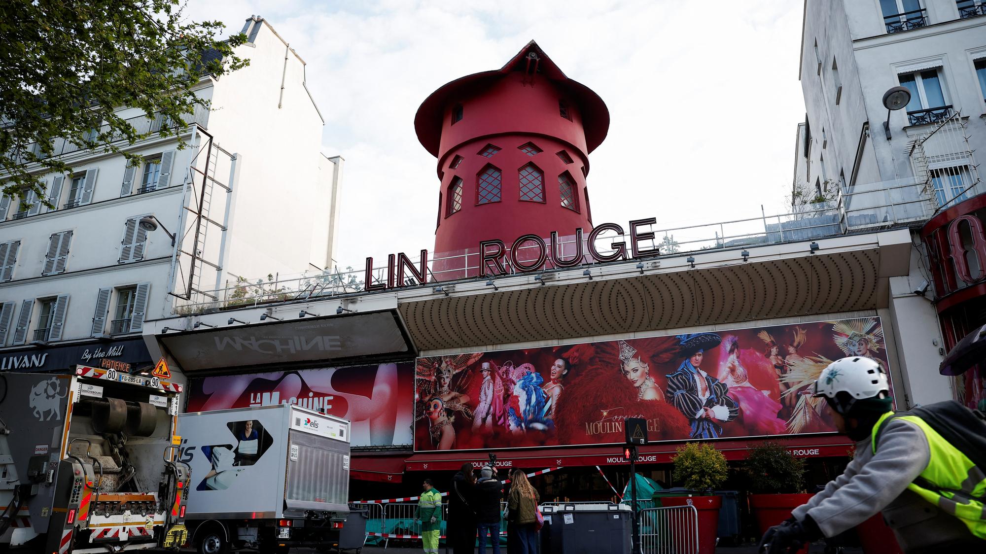 Strecha kabaretu Moulin Rouge